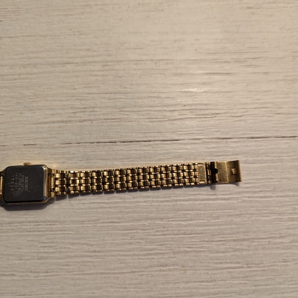 Gold Seiko Rectangular Watch - Picture 6 of 9